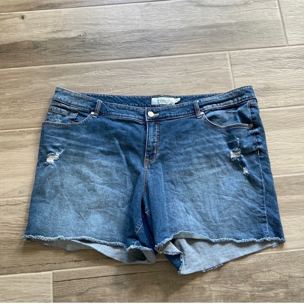 Torrid 26W denim shorts
